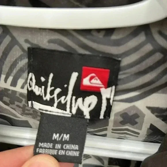 (32)  quicksilver jacket - Picture 2 of 3